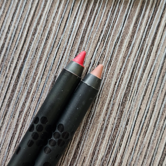 NWT Qveen Studio Partners In Crime Lip Liner Duo (SOS and spray tan) - Picture 2 of 5